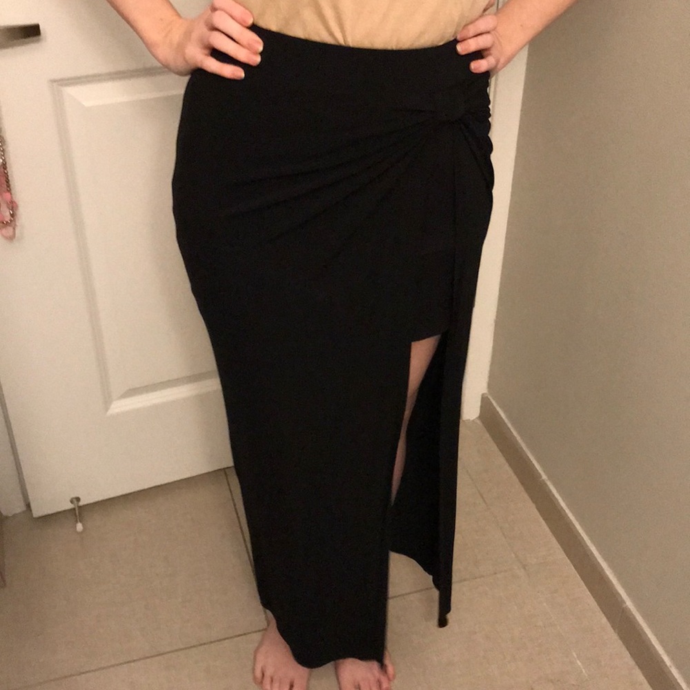 Bebe high slit skirt perfect condition